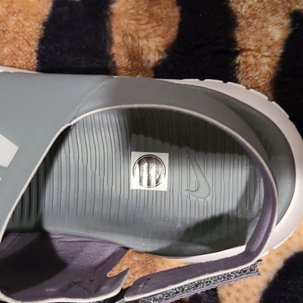 💣Nike slip ons💣 - Picture 4 of 8